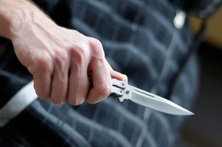 53 yaşlı kişi küçədə tanımadığı şəxs tərəfindən ölümcül bıçaqlandı