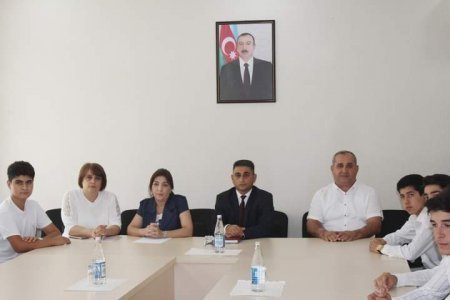 Məzunlarla görüş keçirilmişdir