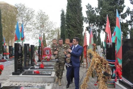 Vətən müharibəsi şəhidi Həsənov Kənan Zirəddin oğlunun ikinci ildönümü məzarı başında qeyd edilib və ailəsi ziyarət olunub 