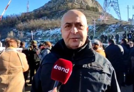 Sülhməramlılar etiraz keçirilən əraziyə hərbi texnika və xeyli sayda canlı qüvvə cəlb ediblər