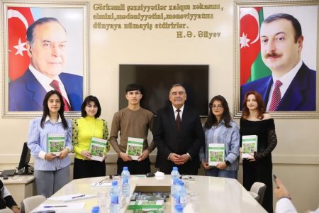 İbrahim Cəfərovdan tələbələrə kitab hədiyyəsi