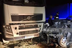 Qazaxda minik avtomobili ilə TIR toqquşub, 3 nəfər xəsarət alıb