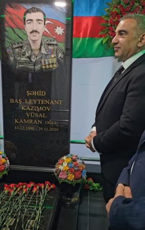 Rəhim Rəhimov şəhid  Vüsal Kazımovun məzarını ziyarətdən sonra onun məzunu olduğu məktəbdə olub