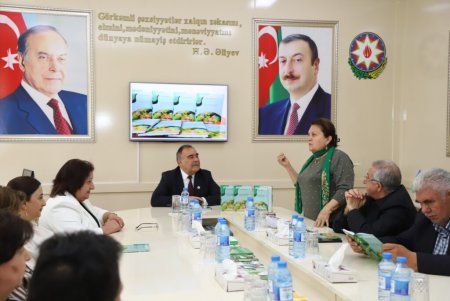“ÜZÜM TƏNƏKLƏRİNİN ZƏRƏRVERİCİLƏRİ” KİTABININ TƏQDİMATI KEÇİRİLİB