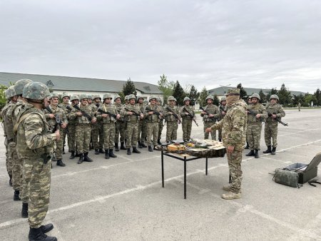 Hərbi vəzifəlilərlə keçirilən təlim toplanışı başa çatıb