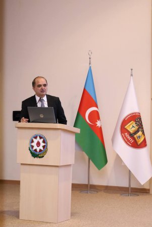 Konfransda millət vəkili Rəşad Mahmudov məruzə ilə çıxış edib