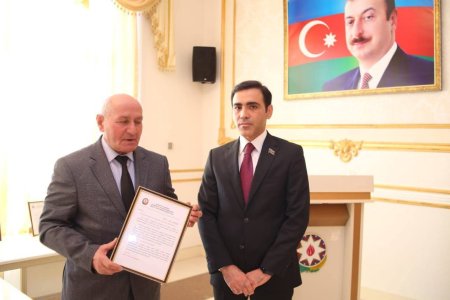 Deputatdan el ağsaqqalına təbrik