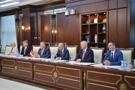 Latviya Yerli Hakimiyyətlər Assosiasiyasının nümayəndələri Milli Məclisdə
