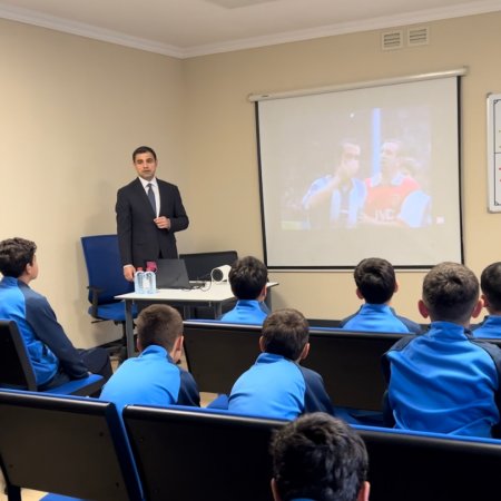 “İnsan Hüquqları Aylığı” çərçivəsində “Sabah” Futbol Klubunun aşağı yaş qruplarından olan futbolçuları və məşqçiləri üçün təlim keçirilib