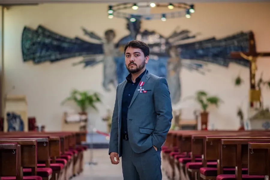 Azərbaycanlı gənc rəssam-restavrator Avropa Şərəf Ordeni ilə mükafatlandırıldı: İdris Qasımovun diqqətçəkən karyerası - FOTOLAR