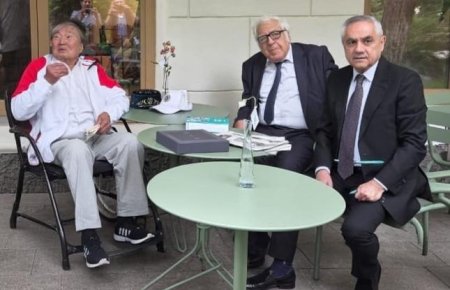Xalq yazıçısı Anar Oljas Süleymenovla görüşüb