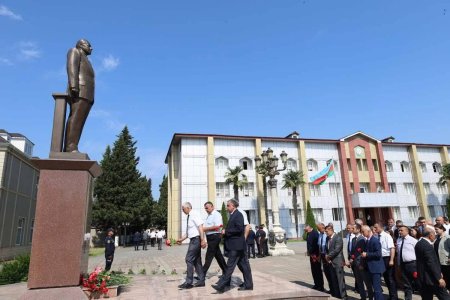 Astarada Heydər Əliyevin abidəsi ziyarət edilmiş, önunə gül dəstələri qoyulmuşdur