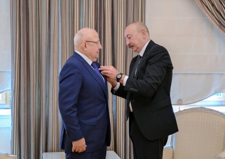 Prezident İlham Əliyev Dağıstanın tanınmış ictimai-siyasi xadimi Qurban Qurbanova “Dostluq” ordenini təqdim edib