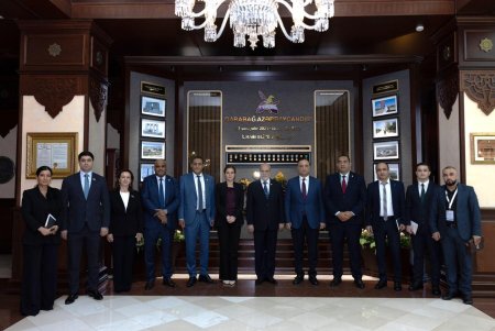 Parlamentdə ikitərəfli görüşlər