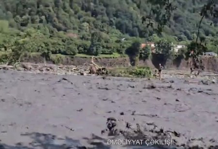 Balakəndə sel səbəbindən çayda köməksiz vəziyyətdə qalan şəxs xilas edilib