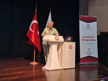 Azərbaycanlı alim XXII Beynəlxalq Həndəsə Konfransında son elmi nəticələrini təqdim edib