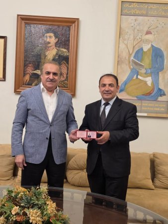 Akademik, hörmətli Rafael Huseyn  müəllimin yazdığı "Sevindirən uğur" sərlövhəli yazısı görkəmli elm xadiminin ürəyində, varlığında,fəaliyyətində əbədi taxt quran böyük qayğının,xeyirxahlığın ən bariz təzahürüdür!