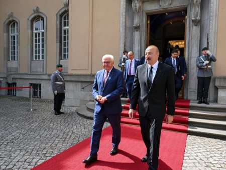 Azərbaycan və Almaniya prezidentlərinin geniş tərkibdə görüşü olub