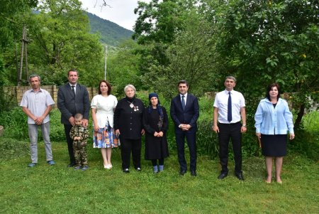 Rayon rəhbəri Elvin Paşayev mütəmadi olaraq şəhid ailələrini ziyarət edir