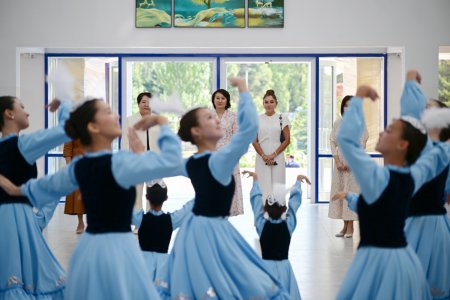 Birinci xanım Mehriban Əliyeva Çolpon-Ata şəhərində “Altın-Balalık” sağlamlıq və reabilitasiya mərkəzi ilə tanış olub