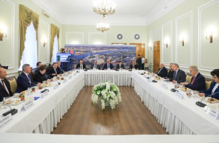 Sankt-Peterburq qubernatoru MDB PA-nın beynəlxalq müşahidəçiləri ilə görüşüb