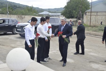 Çiçi kəndində səyyar vətəndaş qəbulu keçirilib