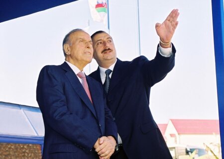Yalnız siyasi fenomen ətrafında birləşən qüvvə uğur qazana bilir
