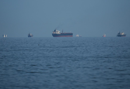 Hörmüz boğazında bir neçə tanker minaya düşüb