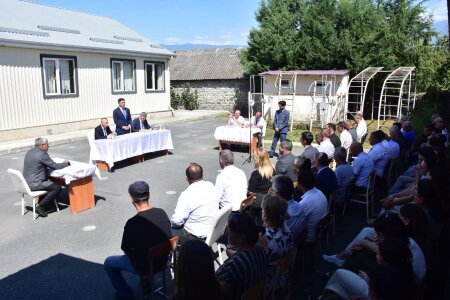 Qax Rayon İcra Hakimiyyətinin başçısı Elvin Paşayev Fıstıqlı kəndində səyyar qəbul keçirib